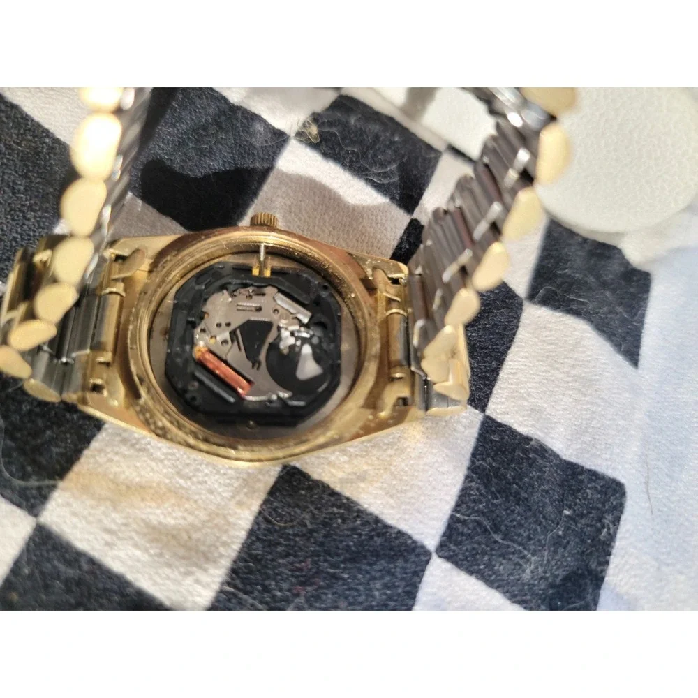 Armitron Diamond Watch Day Date Gold‎ Tone | NO BACK | Dead Battery